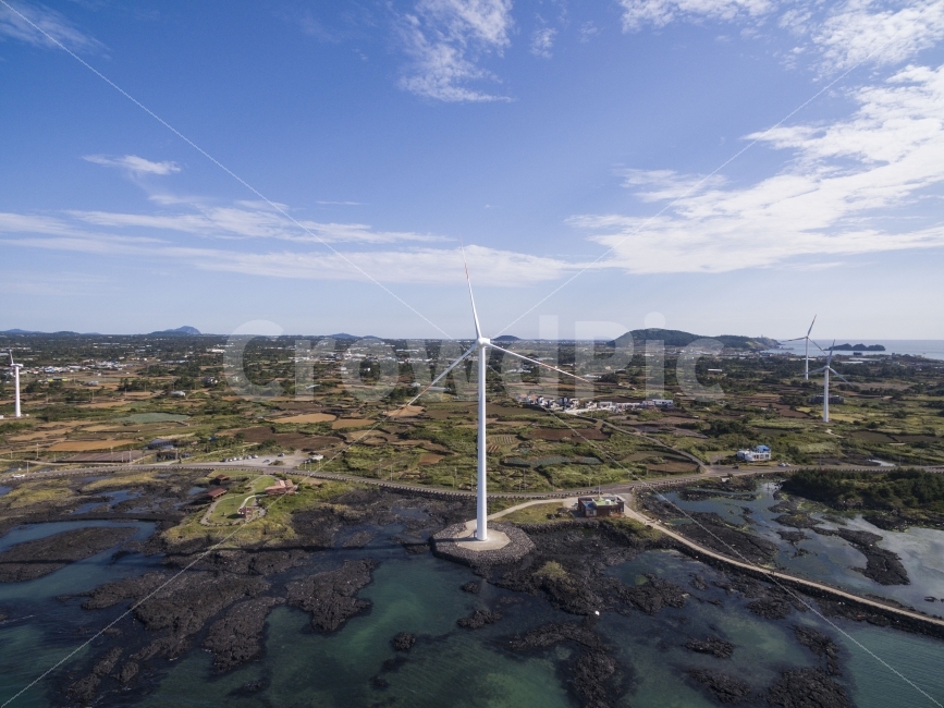 wind force,Jeju,offshore wind power,jeju island,wind energy,Jeju wind power generation,Jeju scenery,renewable energy,Jeju Coast,Jeju Wind Power Complex,Jeju sea,Jeju Island scenery,Green Energy,sky,wind farm,Jeju sky,coastal road,Jeju coastal road,Eco,win