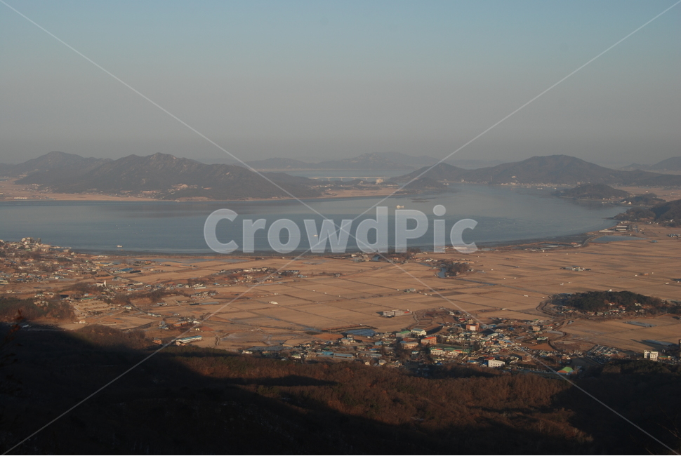 wind noise,sunrise,beauty,ecosystem,greatness of nature,scenery,mountain climbing,healing,mountain,season,land,ridge,mysterious mountain,Korea,sky,nature,famous Korean mountain,Ganghwamanisan Mountain,tree,hiking,hiking trail,Chamseongdan,stone,environmen