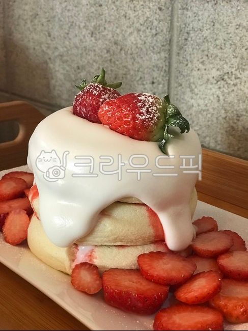 Souffl Cake,dessert,souffle,Strawberry cake,cake,strawberry