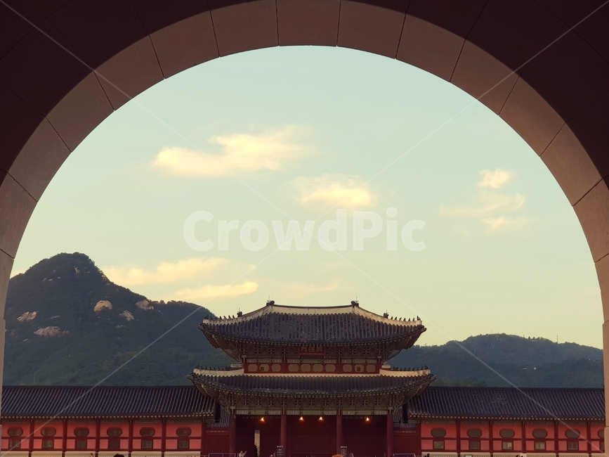 한국,궁궐,문화재,건축물,전통,풍경,감성,유산,기와,조선,한국전통,한국문화,하늘,구름,고궁,외관,서울,수도,korea,palace,landscape,sensitivity,tradition,koreantraditional,koreanculture,extrtior,structure,architecture,building,seoul,한국전통,한국문화,korean traditional,korean culture,랜드마크,landmark,tourist attraction,한국랜드마크,한국관광지,한국명소,korea landmark,korea tourist attraction,건축물,건물외관,exterior,building,structure,architecture,construction