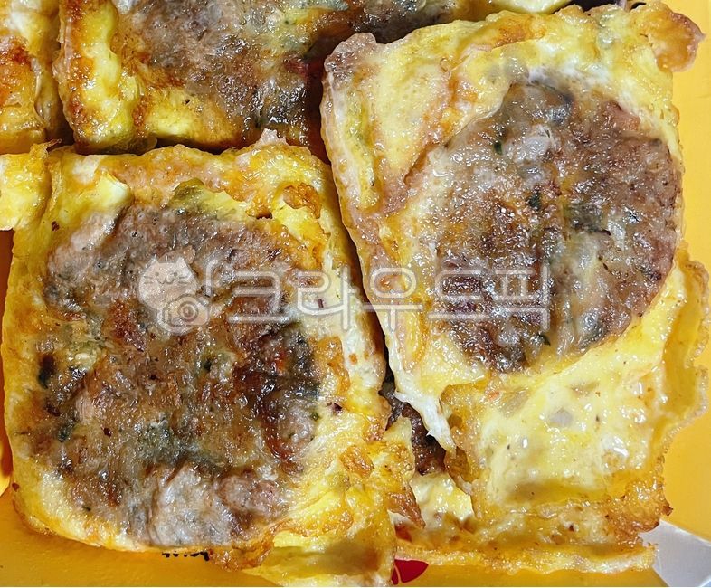 egg,packaging,vegetable,pork,food,pig,meal,Abai Sundae,meat,Squid Sundae