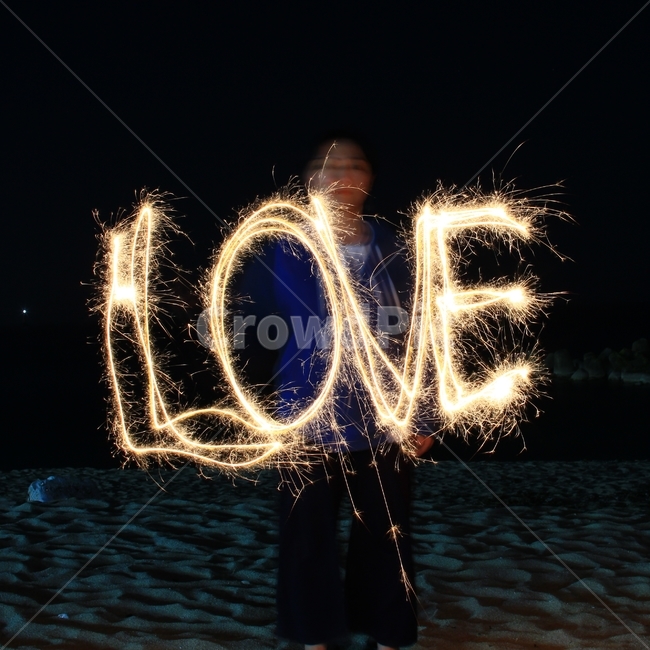 사랑,러브,love,불꽃놀이,밤,빛,밤바다,로맨틱,야경,밤,풍경,nightscape,night,landscape,연인,커플,사랑,lover,couple,감정표현,기분,feeling,emotion,nature,자연,outdoors,옥외