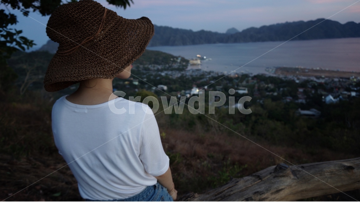 사람,뒷모습,여자뒷모습,여자,감성,감성사진,모자,woman,appearancefrombehind,저녁