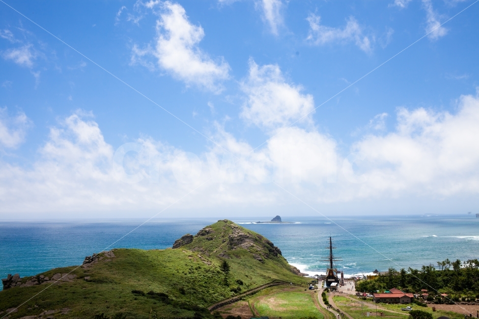 제주,용머리해안,바다,구름,하늘,풍경,수평선,자연,풍경,nature,landscape,한국자연풍경,한국자연경관,korea nature landscape,제주도,jeju,jeju island,outdoors,옥외,water,물,ocean,대양,sea,land,땅,shoreline,해안선
