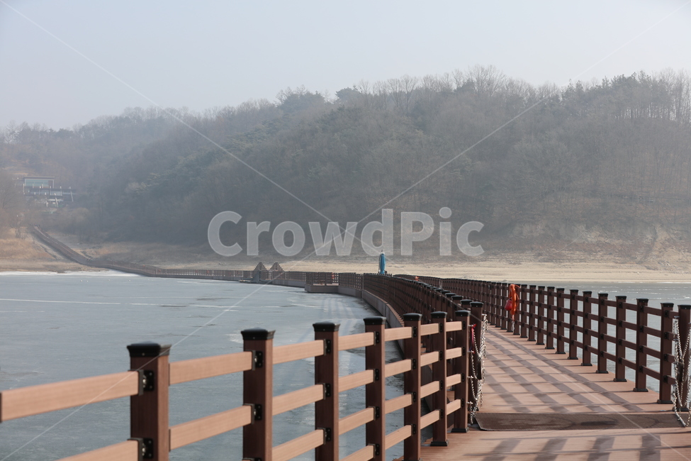 다리,나무,목조,호수,물,연못,하늘,배경,풍경,울타리,자연,풍경,nature,landscape,railing,난간,banister,handrail