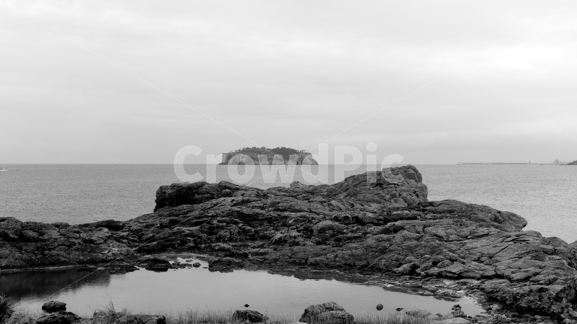 제주,새섬,흑백사진,바다,하늘,바위,섬,제주도,자연,nature,jeju,ocean,자연,풍경,nature,landscape,제주도,jeju,jeju island,흑백,모노톤,monochrome,black and white,outdoors,옥외,land,땅,promontory,곶,shoreline,해안선,water,물,sea,대양