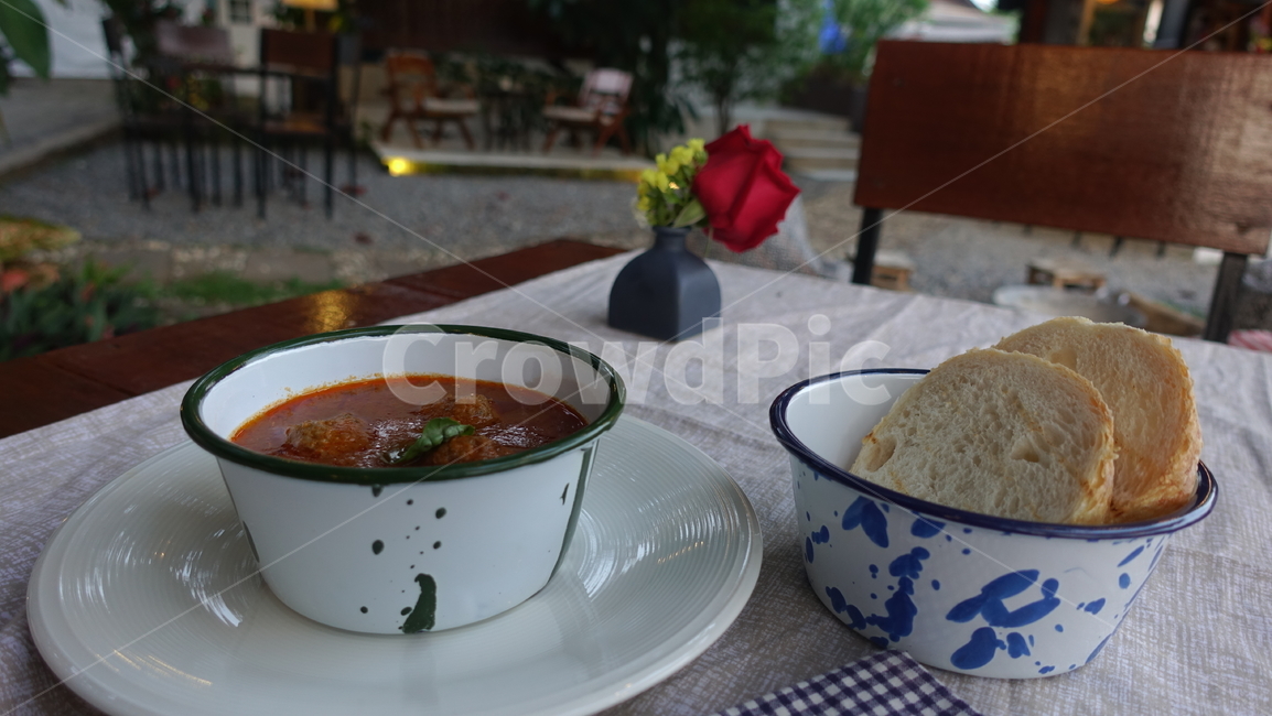 이탈리안식당,italian,restaurant,bowl,사발,food,음식,bread,빵,미트볼