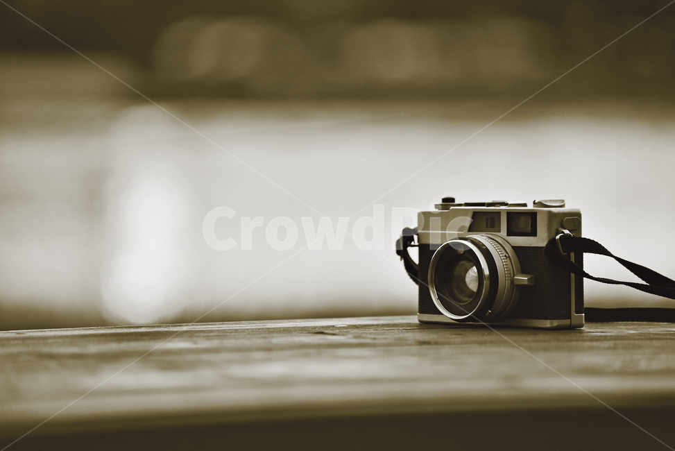 atmosphere,flare,electronics,objects,film sensibility,Electronic products,old camera,bw,curios,sight,antique,camera,bokeh of light,black and white photography,retro,newtro,Emotional photo,analog,vintage,background,sunset,bokeh,film camera,object