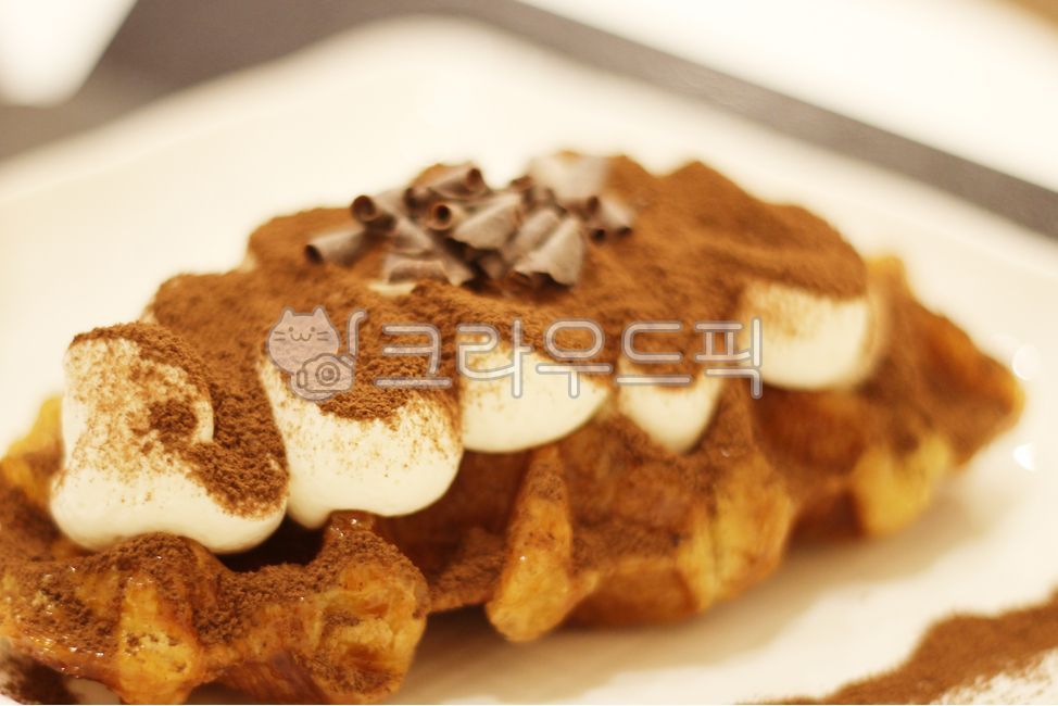 Tiramisu Crofle,Whipped cream dessert,whipped cream crople,waffle,dessert,whipping cream,cafe dessert,Crople,chocolate crople,Whipped Cream Waffle