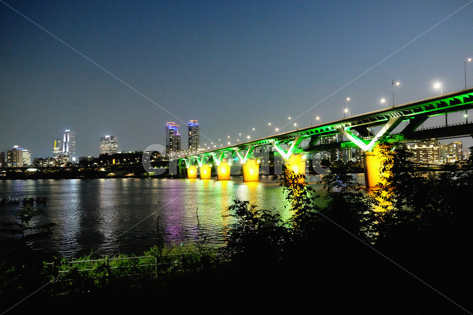 청담대교,야경,다리,밤,한강공원,hangang,river,nightview,bridge,seoul,서울,야경,밤,풍경,nightscape,night,landscape,도시,city,건축물,건물외관,exterior,building,structure,architecture,construction,건물