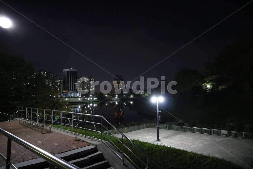 서울,올림픽공원,밤,산책,풍경,야경,밤,풍경,nightscape,night,landscape,도시,city,한국도시풍경,한국도시경관,korea cityscape,banister,난간,handrail,railing
