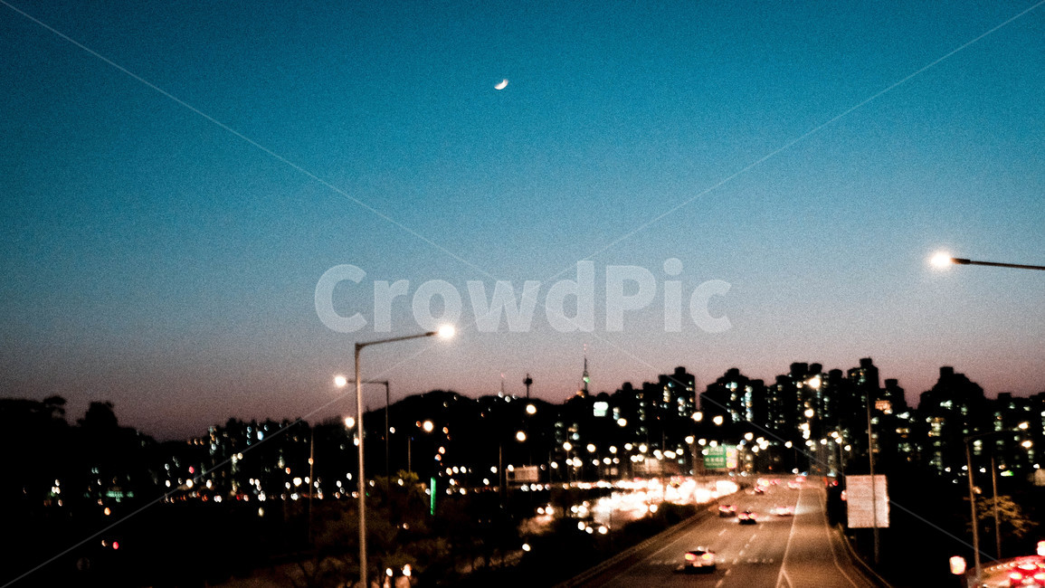 밤,야경,도시,달,초승달,가로등,도로,city,틸앤오렌지,tealorange,감성