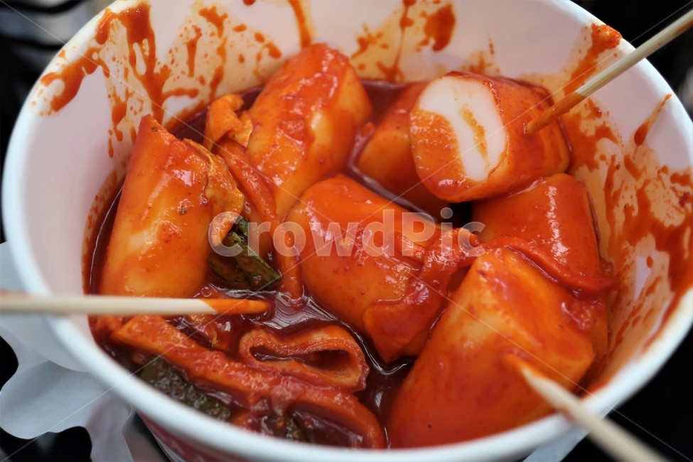 종이,용기,떡볶이,오뎅,종이컵,이쑤시개,꼬치,군것질,간식,먹거리,음식,식재료,요리,food,cook,meal,dishes,food reserves,한식,한국음식,한국요리,korean food,korean dishes,korean meal,korean cook,디저트,간식,후식,dessert,snack