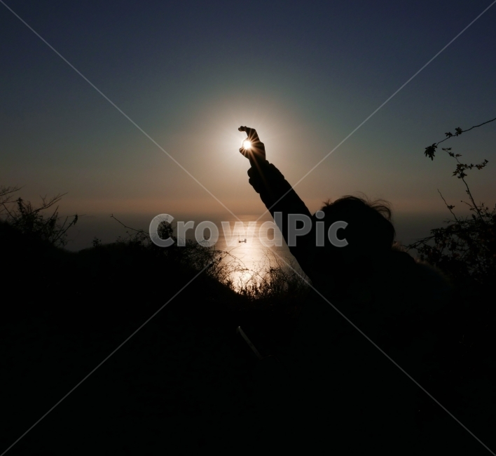 일출,태양,새해,작가,바다,사람,인물,인간,human,person,인물실루엣,사람실루엣,character silhouette,human silhouette,silhouette,실루엣,light,빛,flare,플레어,nature,자연,outdoors,옥외