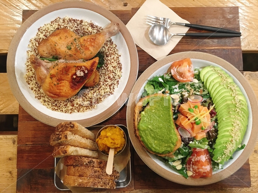 닭고기,수비드,치킨,아보카도,샐러드,빵,브레드,식사,요리,건강,chicken,avocado,salad,bread,cook,meal,food,음식,저녁식사,dinner,음식,식재료,요리,food,cook,meal,dishes,food reserves