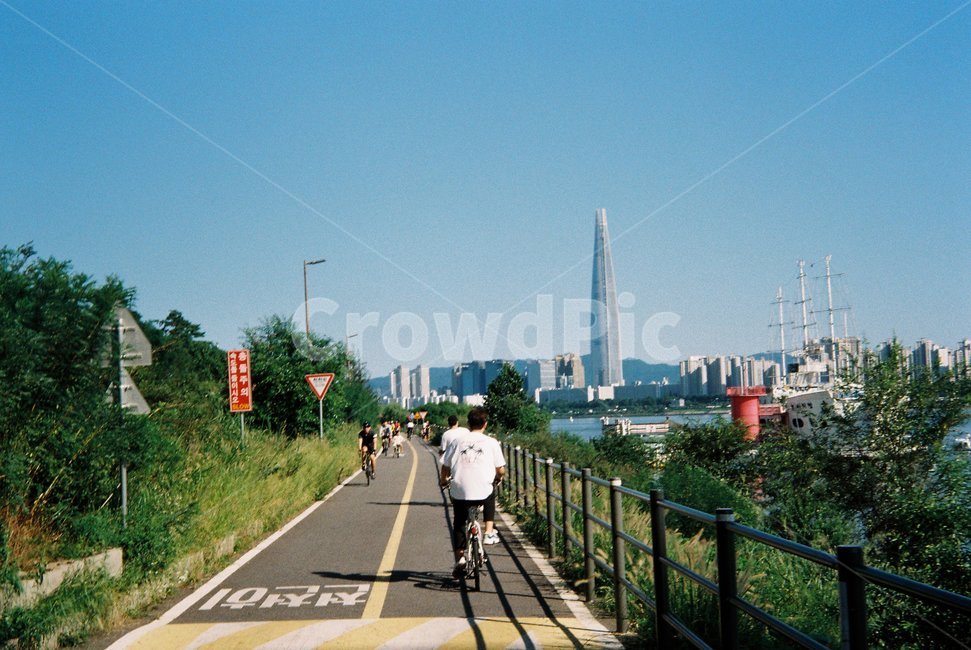 person,사람,human,인간,transportation,교통,bicycle,자전거,bike,차량,vehicle,휴식,여가,여유,rest,peace,잠실,calm