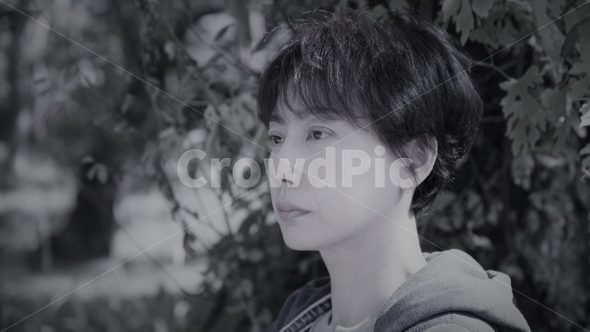여자,모델,숲,얼굴,여성,사람,인물,인간,human,person,여성,여자,woman,female,lady,흑백,모노톤,monochrome,black and white