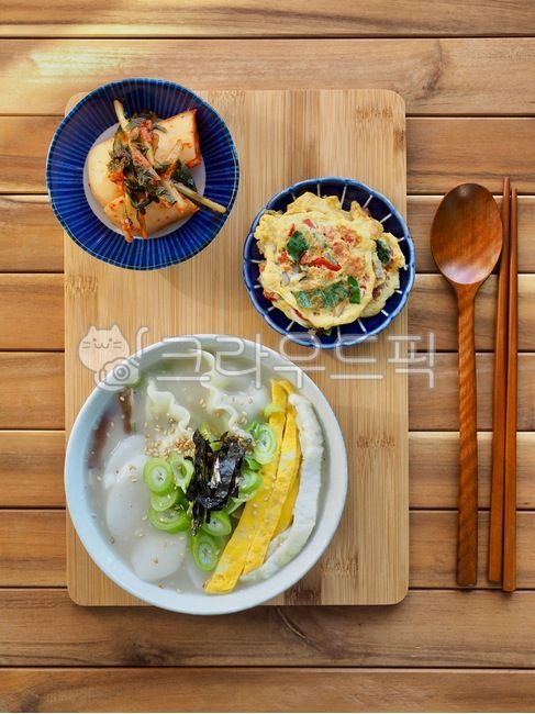 egg,asianfood,koreanculture,sidedish,plate,green onion,Korean traditional food,holiday,side dish,wellbeing,Korean food,Asian food,rice cake and dumpling soup,Chuseok,koreanfood,New Years Day food,foodculture,holiday food,seaweed,dumpling soup,rice cake so