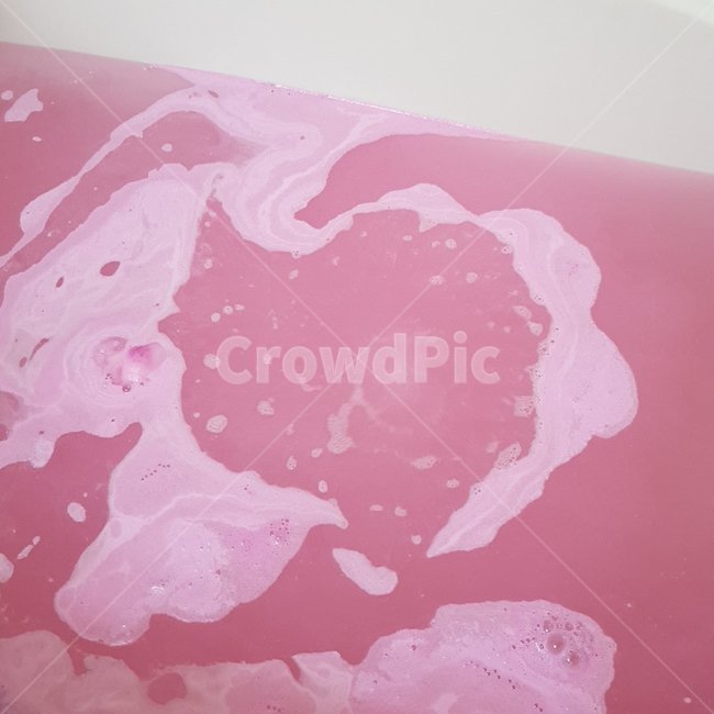 입욕제,분홍색,핑크색,pink,분홍,러쉬,lush,입욕,목욕,거품목욕