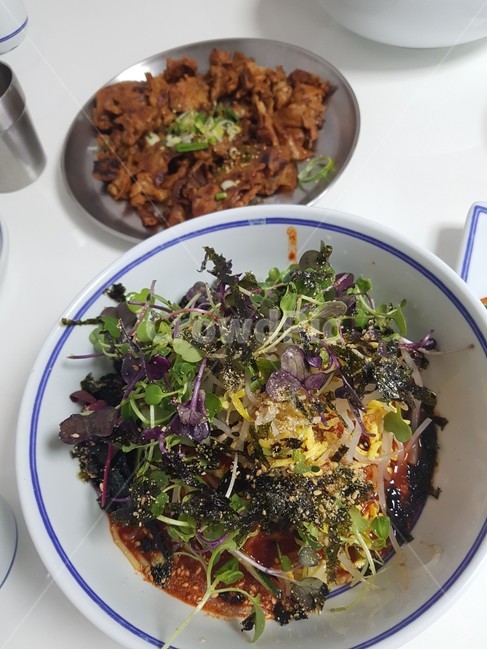 비빔국수,국수,콩나물,음식,새싹채소,김,food