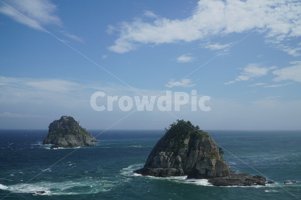 outdoors,옥외,nature,자연,land,땅,ocean,대양,water,물,sea,바다,shoreline,해안선,coast,연안,island,섬,blue,하늘,구름,sky,cloud