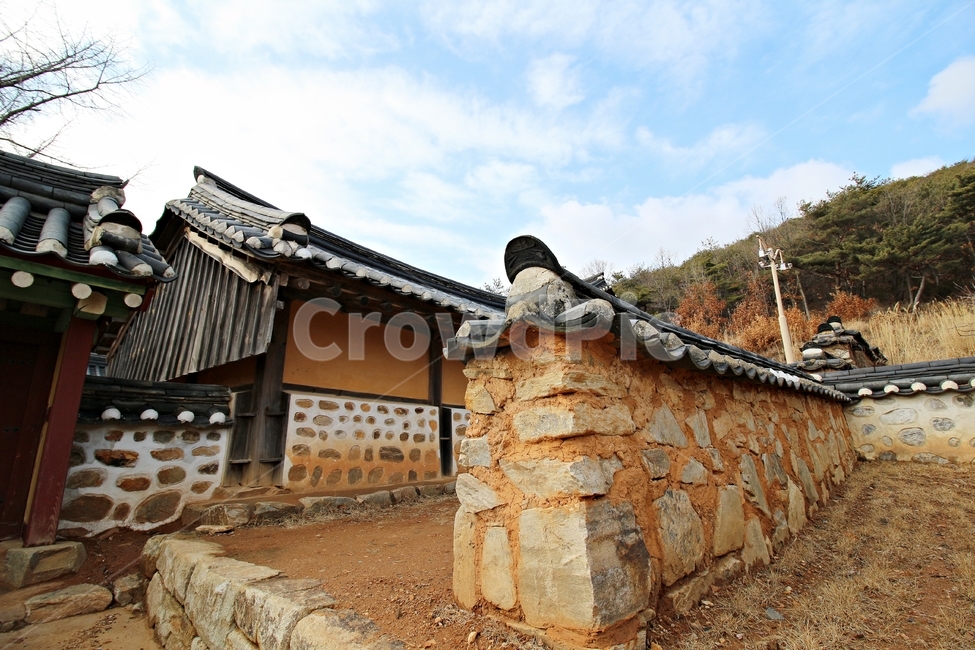 교동도,교동향교,옛건물,기와,향교,지붕,푸른하늘,경기도,섬,마을,landmark,landscape,풍경,정겨움,문화,culture,감성,건물,건축,담,담벼락,한국전통,한국문화,korean traditional,korean culture,건축물,건물외관,exterior,building,structure,architecture,construction