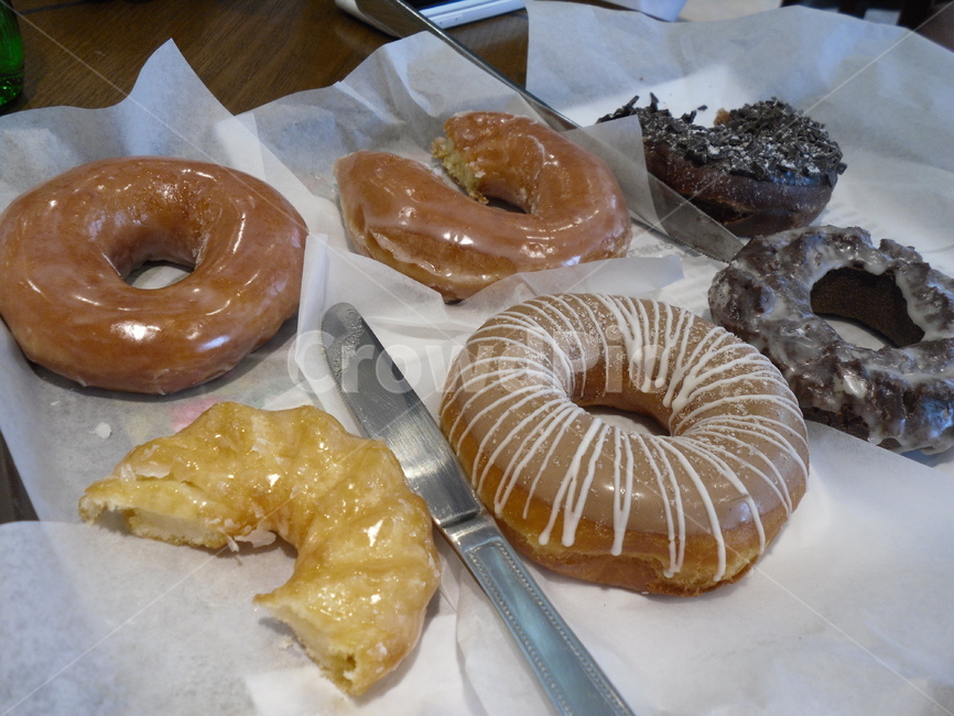 도넛,doughnut,donut,크리스피,간식,베이커리,제과,디저트,커피,카페,티타임,케이크,bakery,dessert,cafe,coffee,tea,음식,식재료,요리,food,cook,meal,dishes,food reserves,빵,bread,디저트,간식,후식,dessert,snack