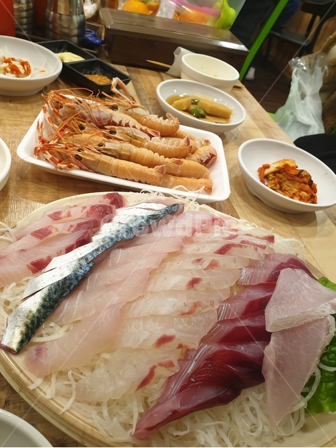 회,모듬회,딱새우,광어,방어,부시리,고등어,식당,흰살생선,생선,food,음식,fish