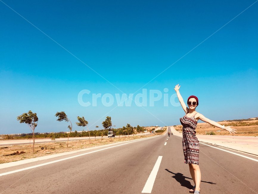 차도,도로,road,아스팔트,human,인간,person,사람,asphalt,사람,인물,인간,human,person,여성,여자,woman,female,lady,여행,휴가,traveling,vacation,trip