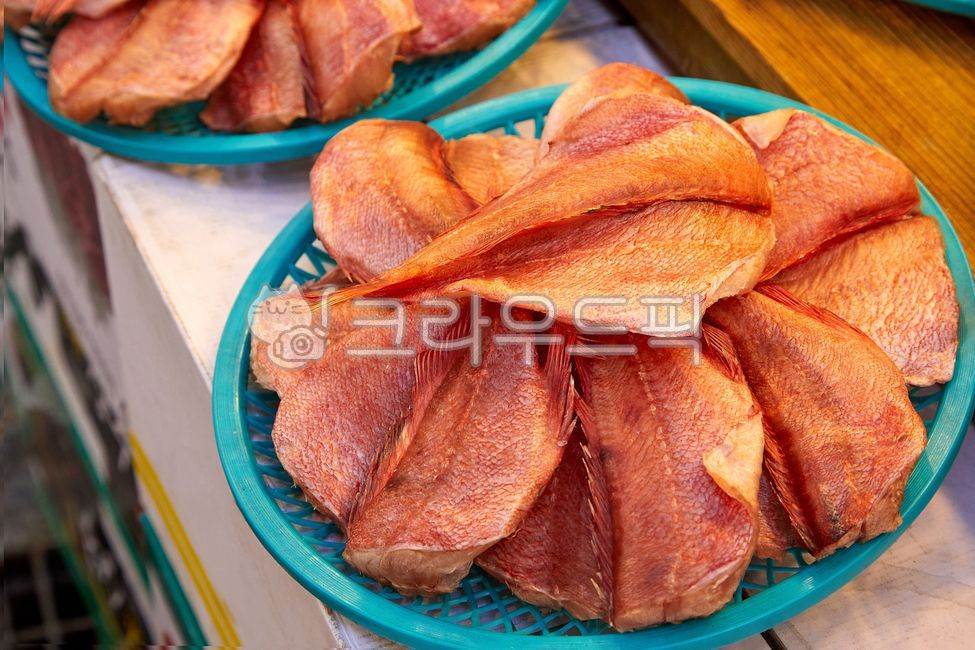 tray,fishmarket,semidry,red,Pisces,aquatic life,Food Ingredients,Traditional Market,aquaticlife,driedfish,water,Semidried fish,market,Heat,traditional market,semidried,red fish,underwater,heat,Biology,fish market,dried fish,waterlife,ingredients,cooking,m