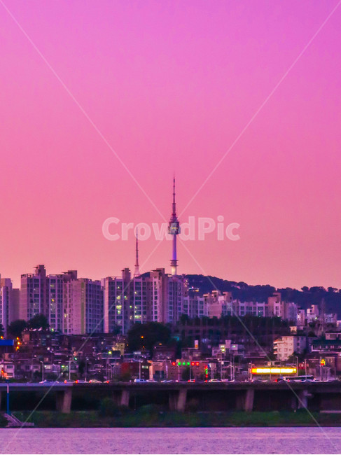 남산타워,남산,하늘,풍경,보라색,건물,빌딩,도시,풍경,city,landscape,한국도시풍경,한국도시경관,korea cityscape,랜드마크,landmark,tourist attraction,한국랜드마크,한국관광지,한국명소,korea landmark,korea tourist attraction,색깔,색상,색채,색감,color sense,color sensitivity,feeling of color,steeple,뾰족한 탑,architecture,건축물,building,spire,첨탑,tower,탑,town,urban,어반,시티,metropolis,중심지