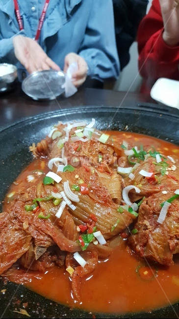 김치찜,묵은지찜,매운갈비찜,김치,빨간,찜요리,쿡,요리,먹방,점심,food,cook,집게,가위,런치,식사,한식,묵은지,음식,식재료,요리,food,cook,meal,dishes,food reserves,한식,한국음식,한국요리,korean food,korean dishes,korean meal,korean cook
