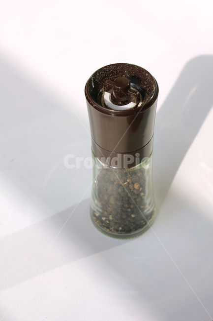 black,bottle,brown,cooking,dry,food,glass,gourmet,pepper,peppercorn,seeds,spice,흰배경,spicy,white,검은색,블랙,검정,병,유리,유리병,갈색,그림자,브라운,요리,음식재료,음식,후추,후추가루,후추병,향신료,매운,식재료,후추통,통후추,사물,물건,오브젝트,thing,object,matter,누끼,remove background