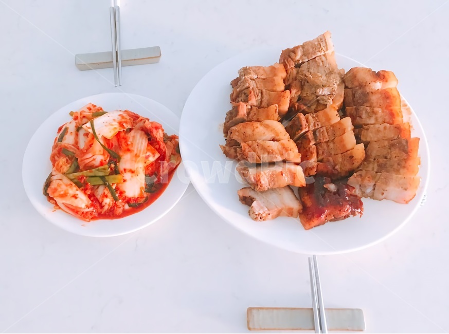 보쌈,플레이팅,김치,보쌈김치,한식,요리,식사,점심식사,저녁식사,돼지고기,고기,음식,식재료,요리,food,cook,meal,dishes,food reserves