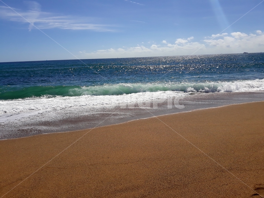 스페인,spain,바르셀로나,barcelona,해변,바다,모래사장,하늘,햇볕,파도,평화,peaceful