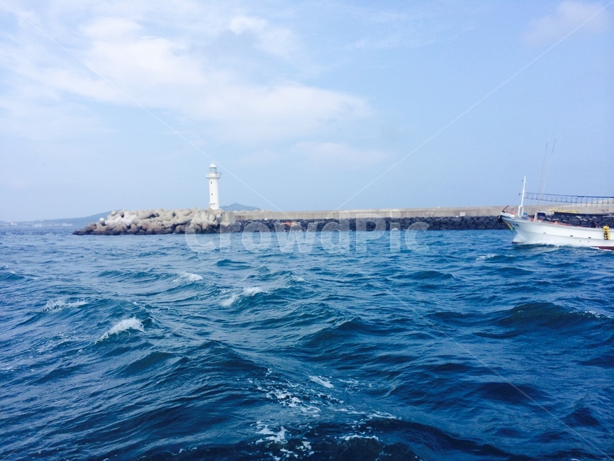 제주도바다,파도,푸른하늘,등대,이쁜바다,등대,lighthouse,vehicle,차량,transportation,교통,boat,보트
