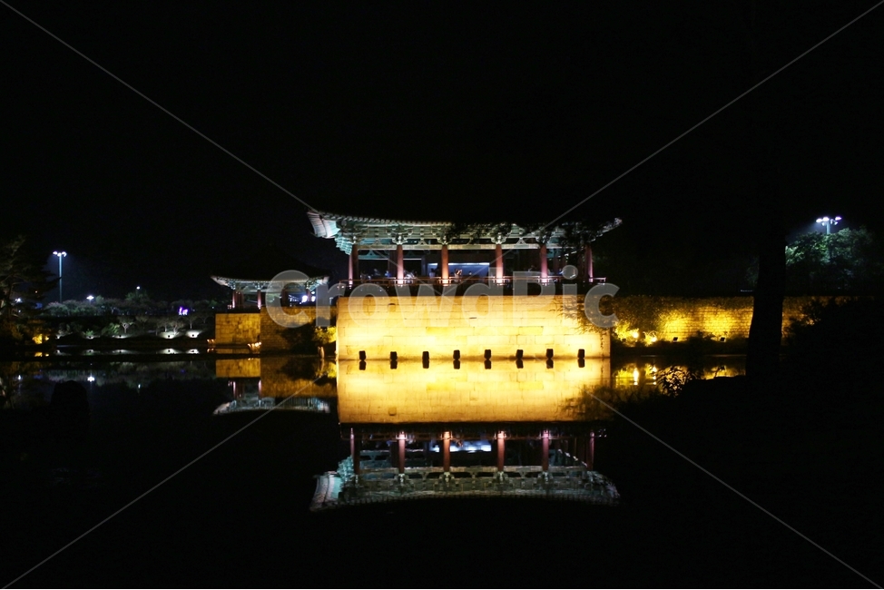 안압지,동궁과월지,반영,경주야경,한국풍경,풍경,전통,야경,경주,야경,밤,풍경,nightscape,night,landscape,한국전통,한국문화,korean traditional,korean culture,랜드마크,landmark,tourist attraction,한국랜드마크,한국관광지,한국명소,korea landmark,korea tourist attraction,건축물,건물외관,exterior,building,structure,architecture,construction,건물,shrine,신사,worship,예배