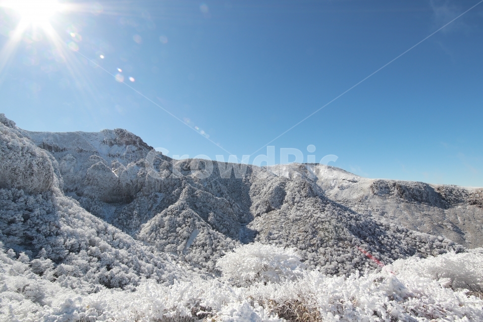 한라산,상고대,설산,겨울,겨울산행,눈꽃,진달래대피소,성판악,관음사,제주도,제주,백록담,겨울,계절,winter,season,자연,풍경,nature,landscape,한국자연풍경,한국자연경관,korea nature landscape,제주도,jeju,jeju island,outdoors,옥외,mountain,산,mountain range,산맥,ice,얼음