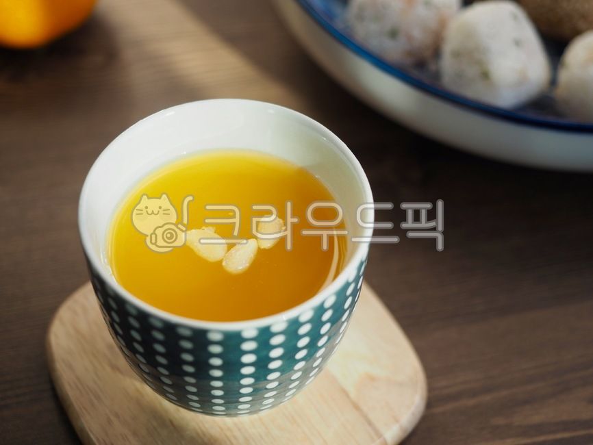 추석사진공모전,음식,음료,식혜,단호박식혜,한국음료,전통음식,달콤한음료,노란색,웰빙,웰빙음료,단호박,잣,컵,도자기컵,배경,유기농,후식,아시아음료,food,beverage,sikhye,sweetpumpkinsikhye,koreandrink,traditionalfood,sweetdrink,yellow,wellbeing,wellnessdrink,sweetpumpkin,pinenut,cup,porcelaincup,background,organic,dessert