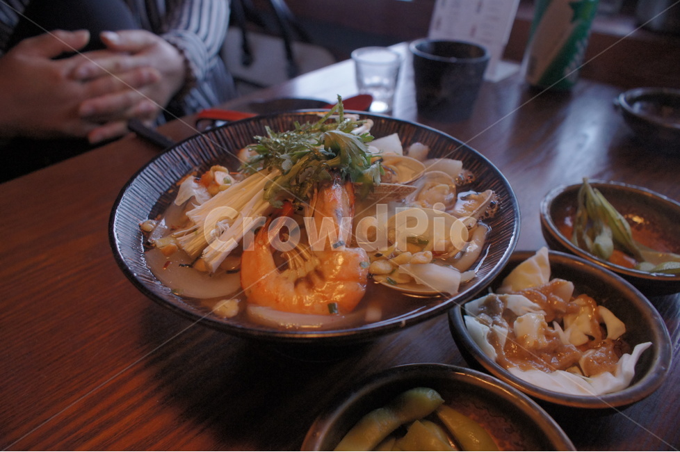 음식,food,맛집,restaurant,새우,우동,젓가락,일식,japan,japanese,사람,인물,인간,human,person,신체일부,몸,body,음식,식재료,요리,food,cook,meal,dishes,food reserves