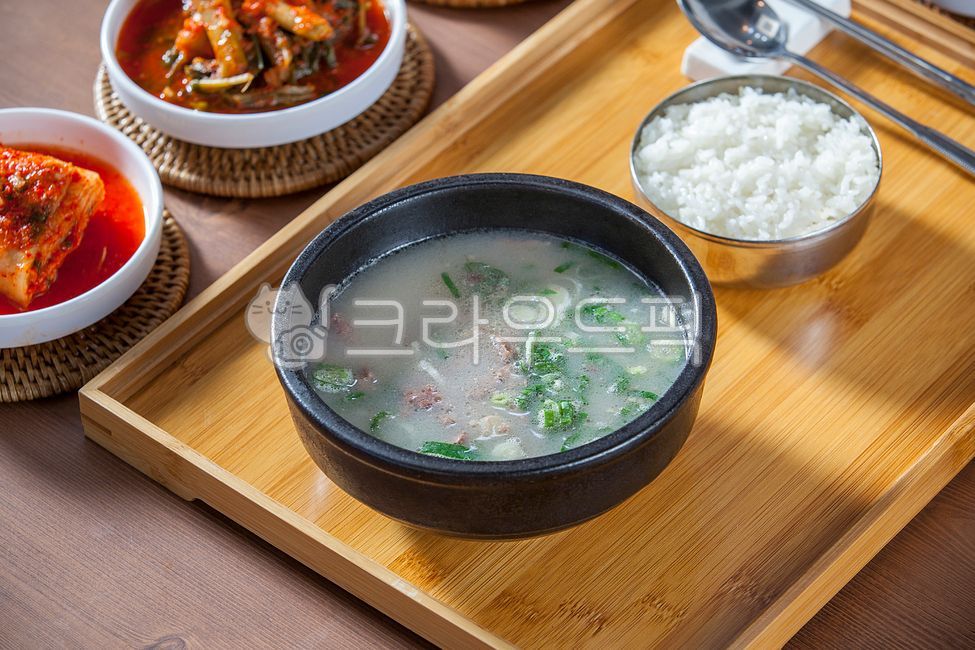 곰탕,해장국,사골곰탕,공기밥,공기,식사,사발,요리,음식,food,한국음식,한우곰탕,한우사골곰탕,트레이,수저받침,고기,소고기,한우고기,음식,식재료,요리,food,cook,meal,dishes,food reserves,한식,한국음식,한국요리,korean food,korean dishes,korean meal,korean cook