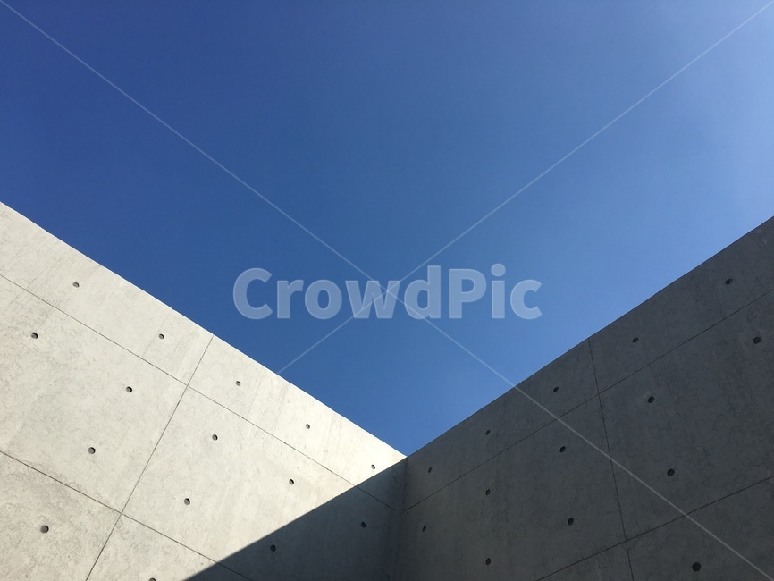 concrete,sky,prepare,shadow,mood,simple,construct,exposed concrete,clean,building,Modern,blue,white,light,contrast,design,Emotion,wall,Sky blue