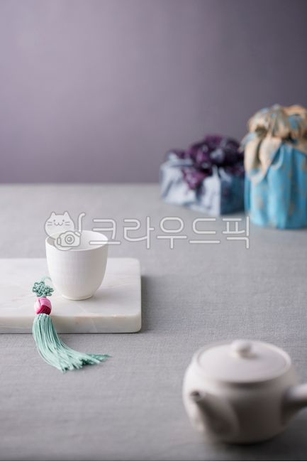 한국,추석,선물,전통,포장,차,세라믹,도자기,꽃병,문화,미니멀,명절