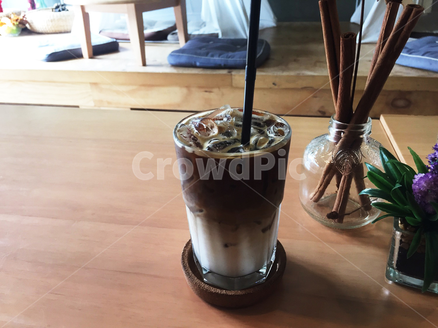 커피,카페라떼,아이스라떼,시나몬,테이블,음료수,커피,카페,coffee,cafe