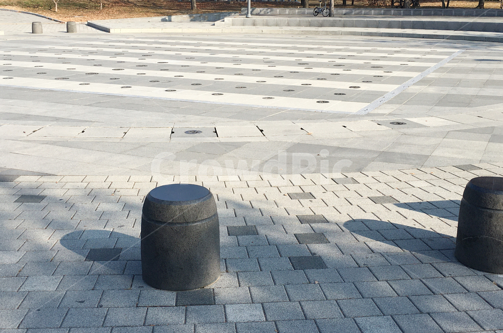 보도블럭,sidewalkblock,보도,walkway,sidewalk,풍경,scenery,입구,entrance,생활,life,공원,park,바닥,땅,ground,floor,flooring,통로,path,판석,flagstone,길,road,조형물,sculpture