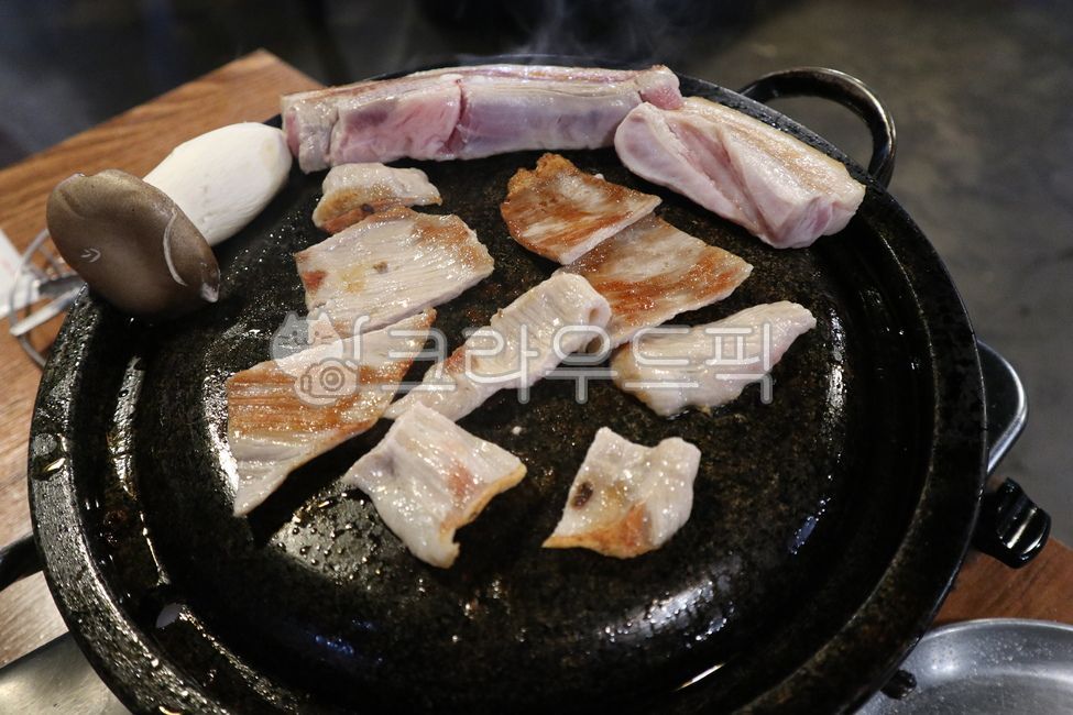 고깃집,돌판,돌판항정살,생항정살,돼지고기,돼지고기특수부위,특수부위,항정살구이