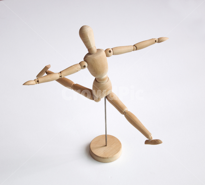 인형,마네킹,모형,나무,우드,우든,더미,팔벌린,다리벌린,발레,무용,춤,춤추기,뛰기,동작,나무인형,흰배경