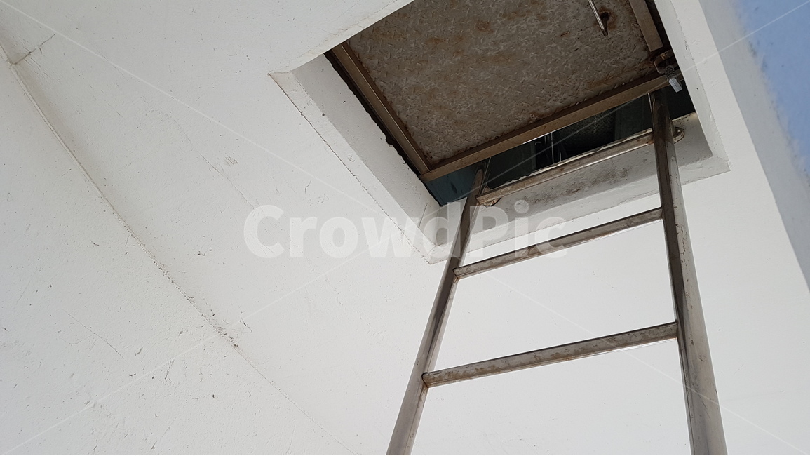 옥상,사다리,철문,흰색,rooftop,ladder,white,locked,인테리어,실내디자인,interior design