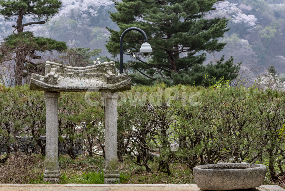 용인호암미술관,정원,봄,후원,감성,석조물,석공예,가로등,한국전통,한국문화,korean traditional,korean culture