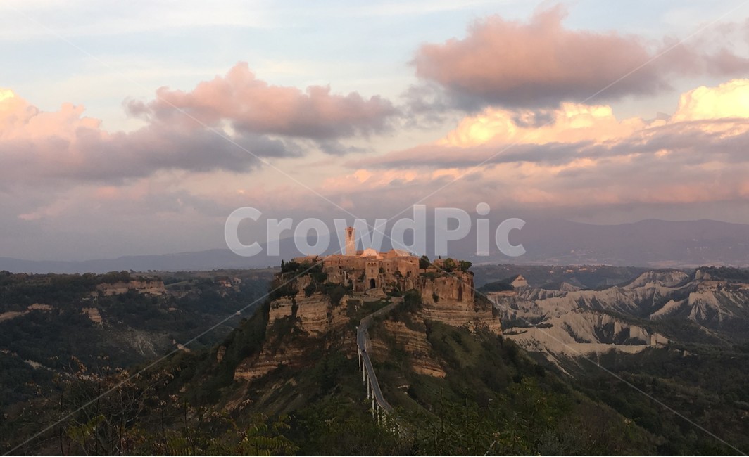치비타,성,다리,산,여행,이탈리아,자연,풍경,nature,landscape,랜드마크,landmark,tourist attraction,해외,외국,세계,foreign,oversea,world,세계자연풍경,해외자연풍경,외국자연풍경,world nature landscape,세계랜드마크,해외랜드마크,외국랜드마크,world landmark,world tourist attraction,outdoors,옥외